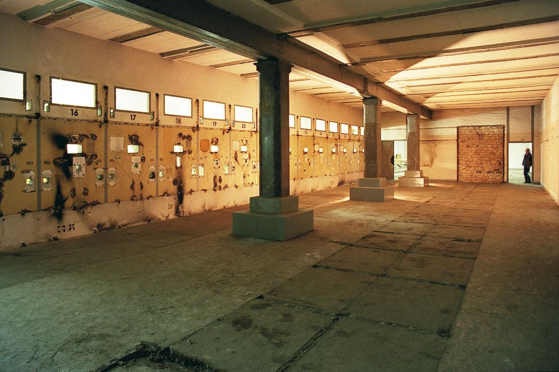 Geisterbahnhof Dresdener Straße (1996): Der Rohbau des U-Bahnhofs liegt zwischen Oranienplatz und Alfred-Döblin-Platz, der Senat hat ihn 2015 verfüllt.