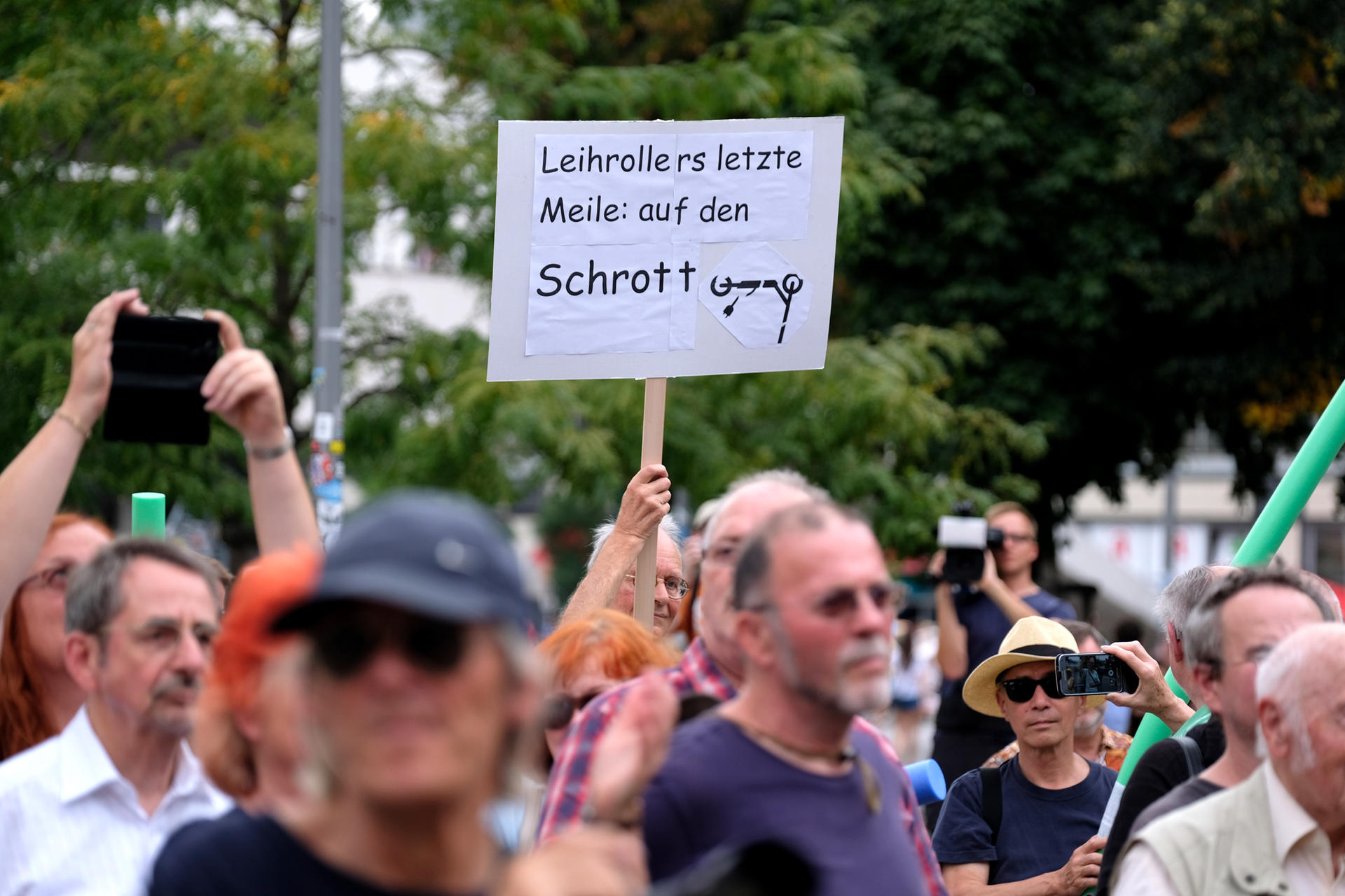 Image - Fußgänger-Protest in Berlin: Demo gegen Gehwegradler und E-Tretroller