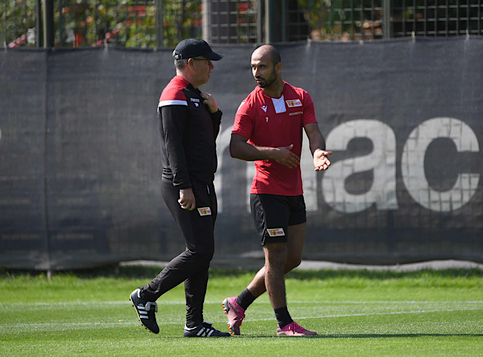 Unions Trainer Urs Fischer und Andy Gogia tauschten sich unter der Woche ausführlich aus.