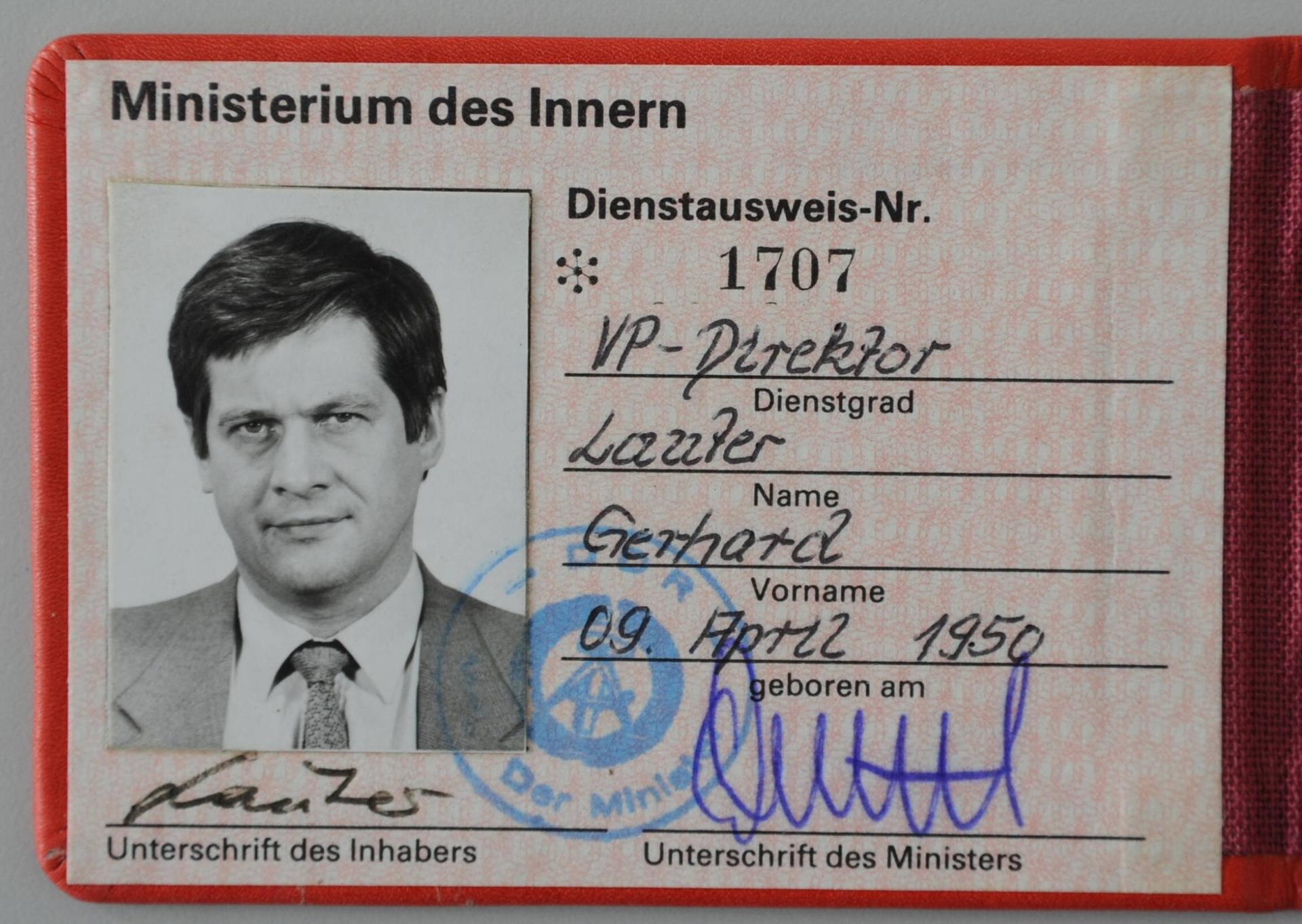 Mauerfall-Chronik: Mitarbeiterausweis von Gerhard Lauter. 