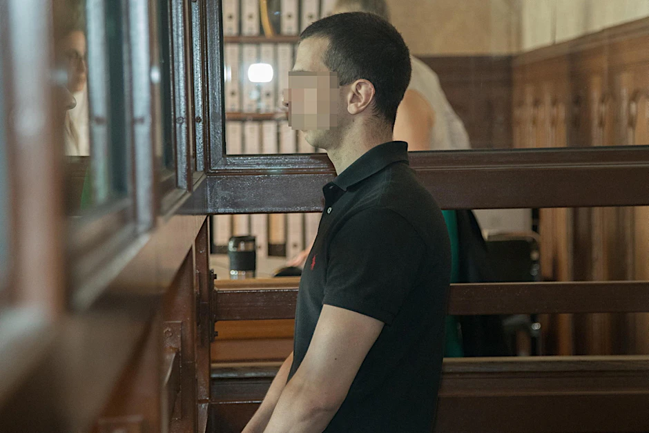 Doksan S. (27) soll zu einer gewieften Bande von Rolex-Räubern gehören. Seit Donnerstag wird ihm der Prozess gemacht.