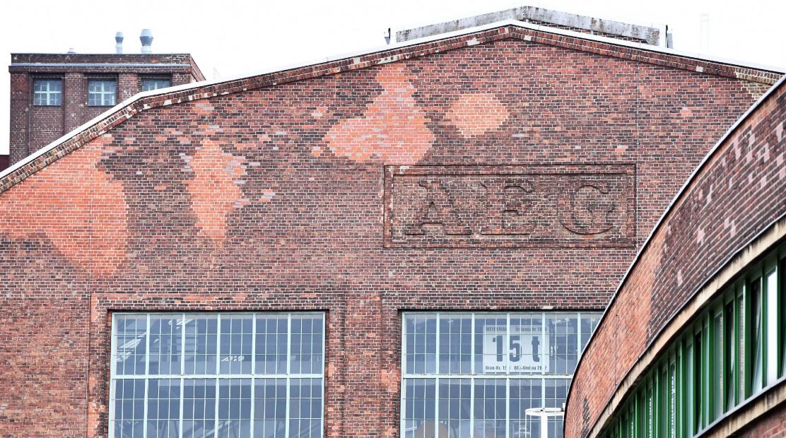 Die verbliebenen Gebäude auf dem ehemaligen AEG-Gelände stehen heute unter Denkmalschutz. Ein Gründerzentrum und ein Technologiepark sind dort untergebracht worden. 