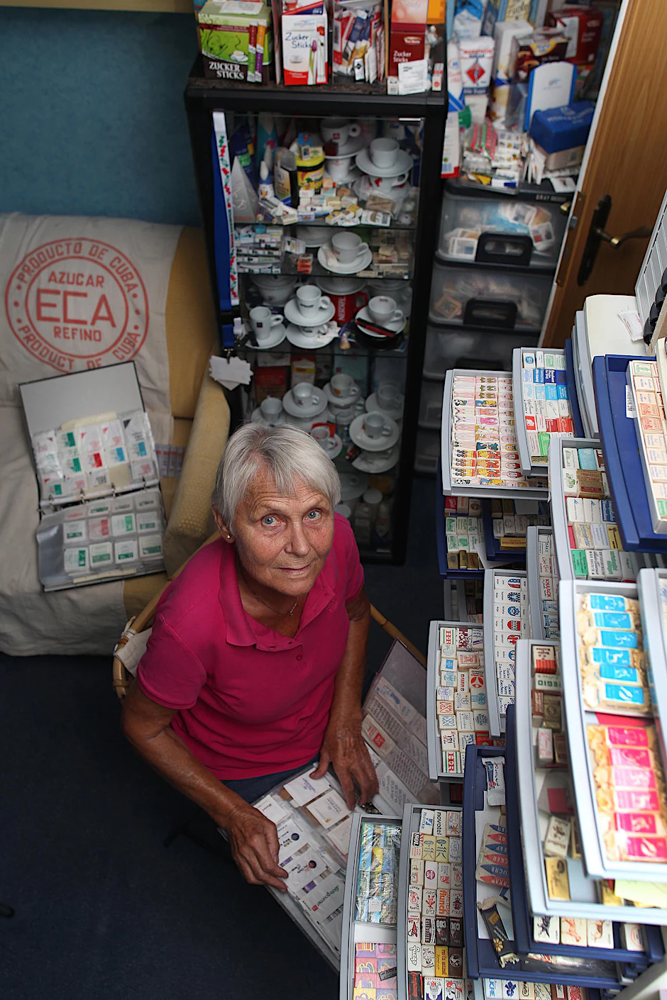 Barbara Borck aus Schöneiche sammelt Zucker aus der ganzen Welt.