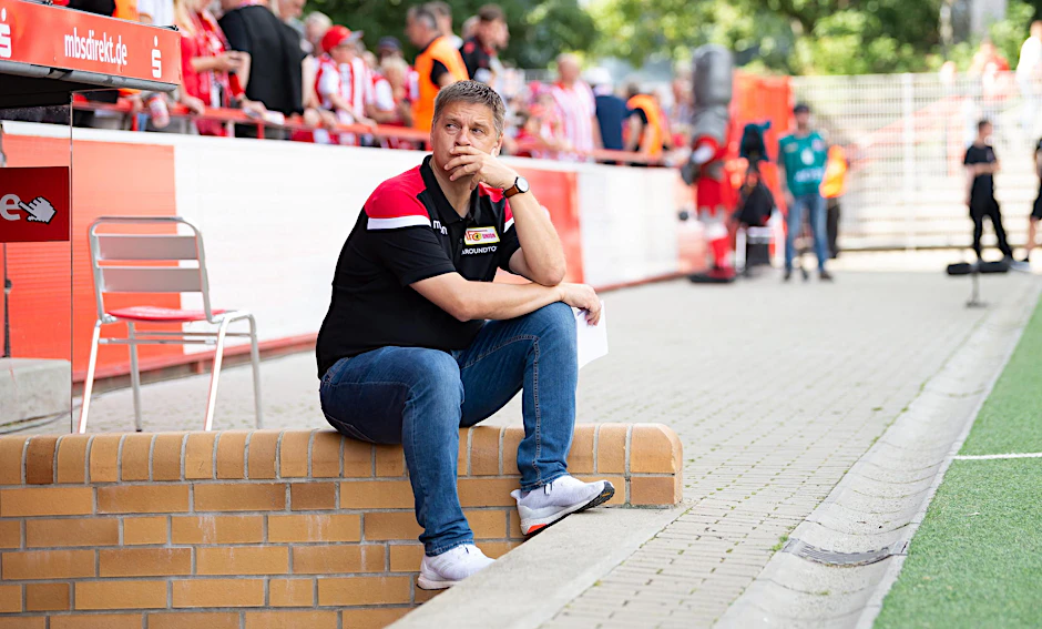 Nachdenklich: Sportchef Oliver Ruhnert.