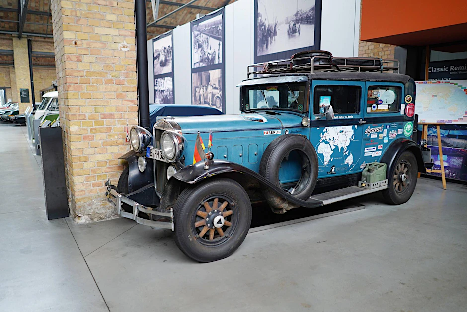 Der Oldtimer Hudo. Mit diesem Fahrzeug fuhr Heidi Hetzer rund um die Erde. 