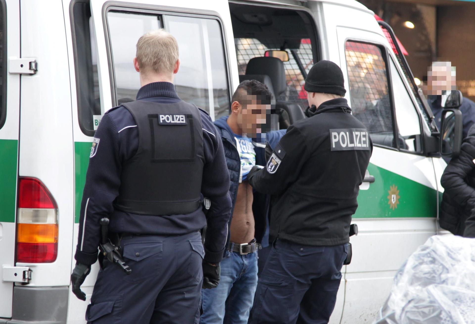 Wer sich von der Polizei rassistisch behandelt fühlt, kann sich künftig leichter beschweren.