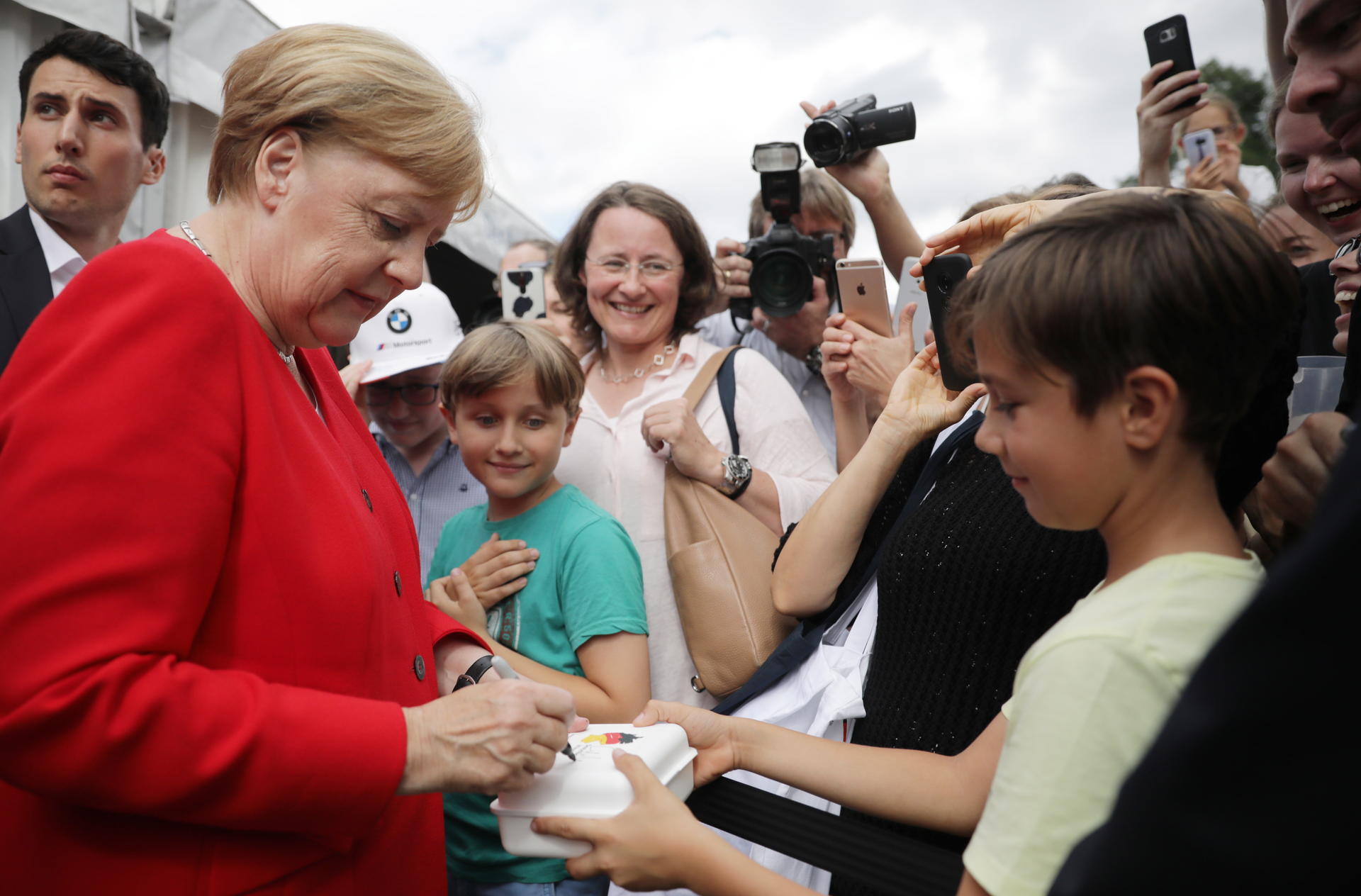 Image - Tag der offenen Tür der Bundesregierung: Merkel launig: „Mir geht es gut“