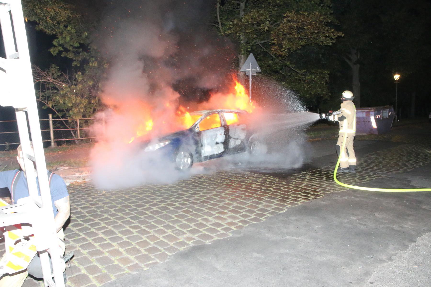Am Kiehlufer in Neukölln wurde in der Nacht zu gestern das Auto eines Kleingärtners in Brand gesetzt. 