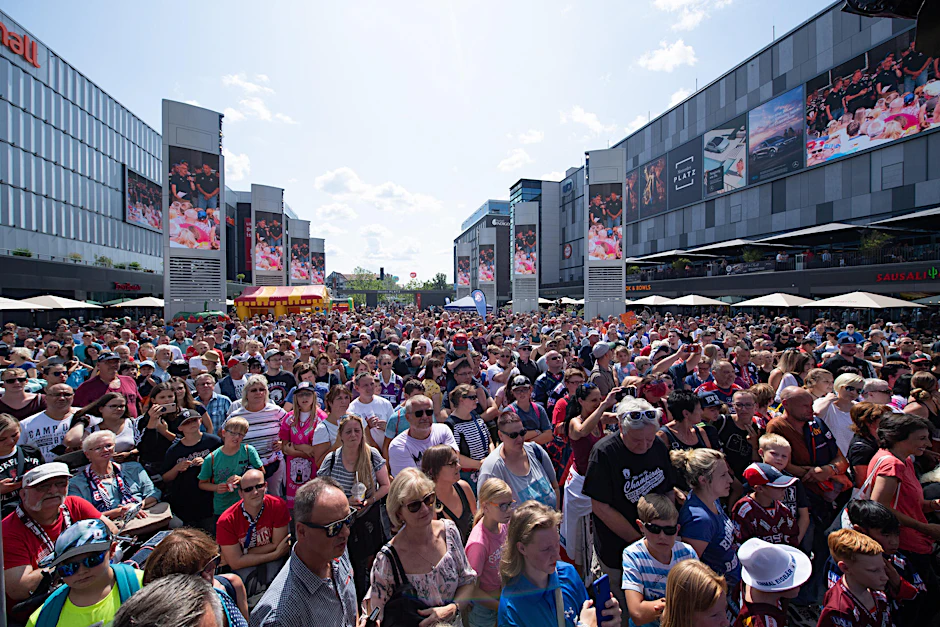 Über 1500 Fans wollen die Eisbären sehen.