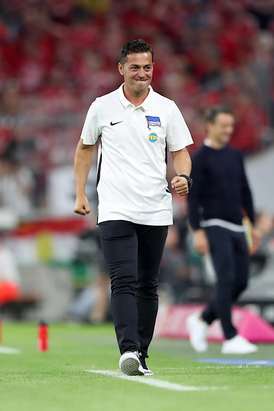 Herthas Trainer Ante Covic freut sich über den Coup in München.