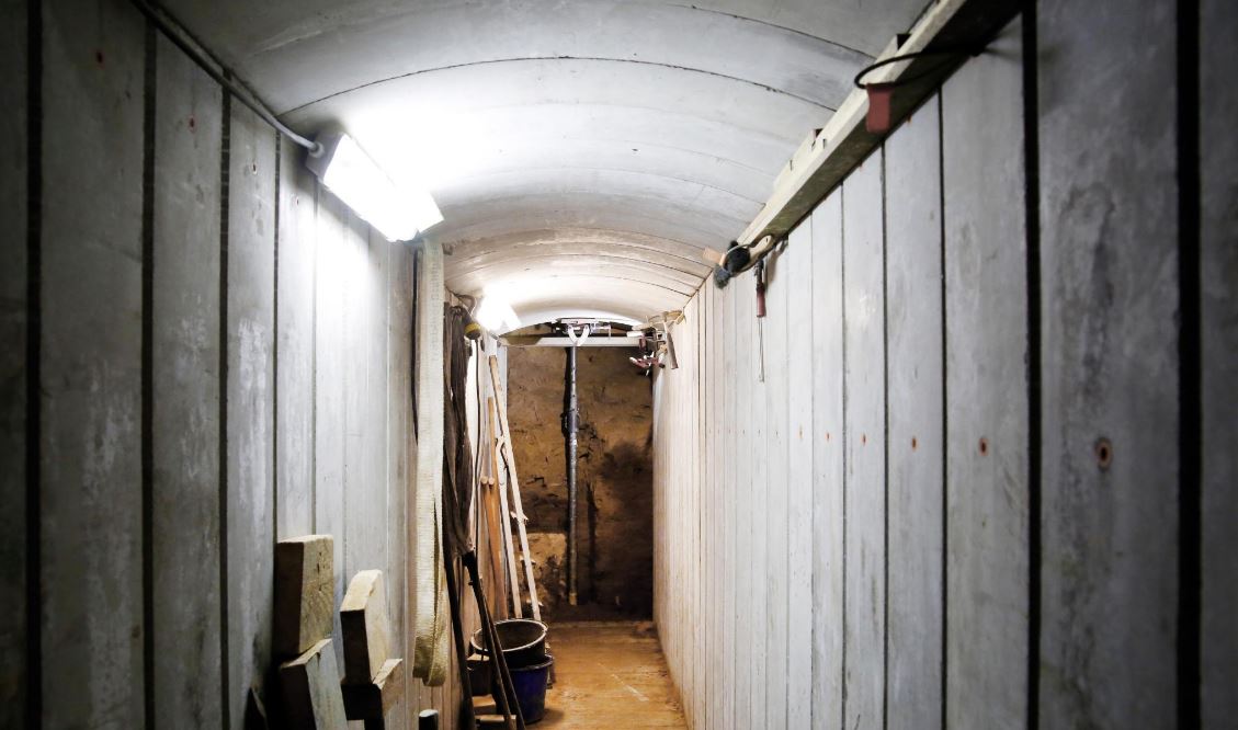 Der Verein Berliner Unterwelten treibt einen Tunnel zum alten Fluchttunnel, um ihn für die Öffentlichkeit einsehbar zu machen. 