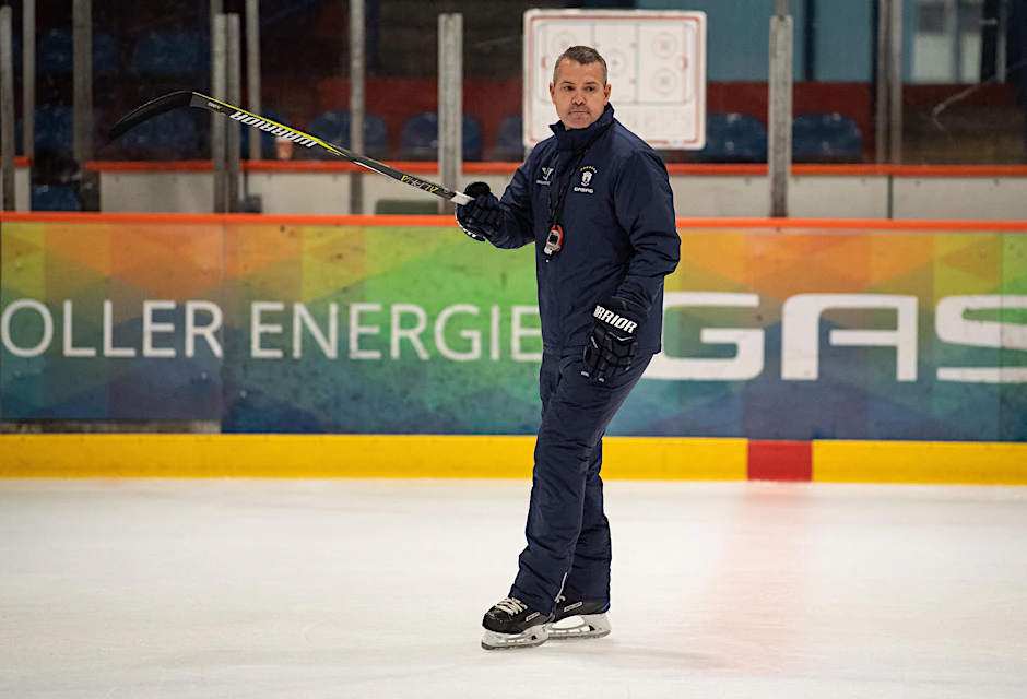 Eisbären-Trainer Serge Aubin hat noch einiges an Arbeit mit seinem Team vor sich.