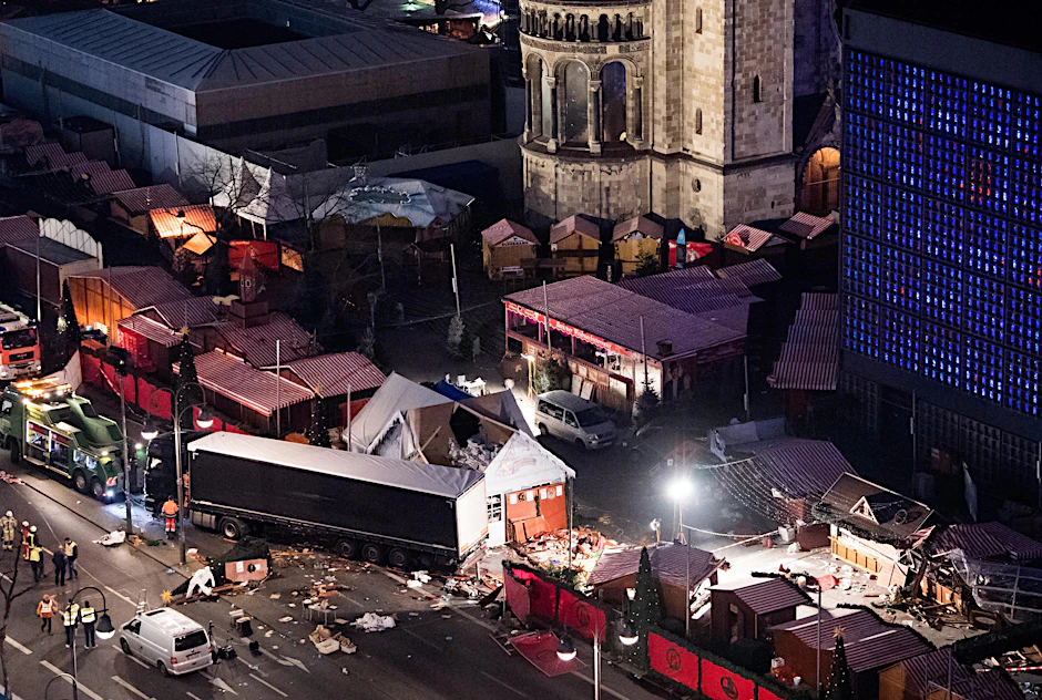 Bei dem Terroranschlag starben 12 Menschen. Amri war mit einem gekaperten Transporter auf den Markt gefahren. 