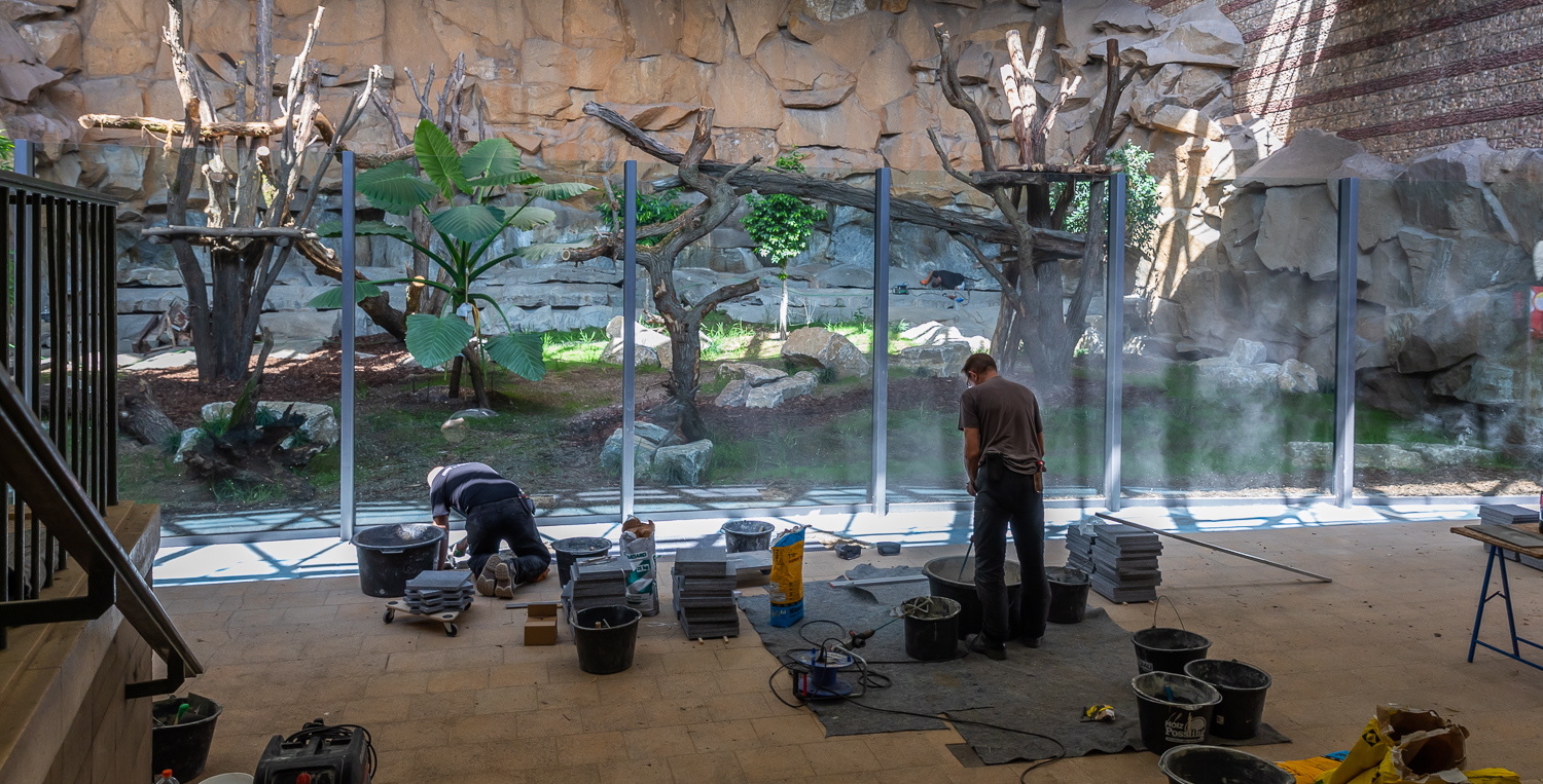 Tierpark Berlin: Die Felsenhalle für die Malaienbären ist fast fertig.