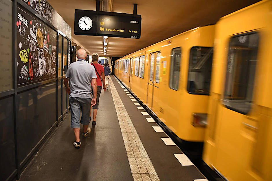 Jeder Berlin-Tourist soll ein BVG-Tagesticket erhalten, schlagen die Grünen vor.