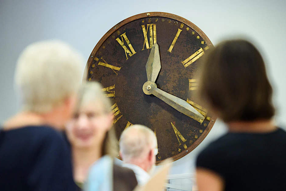 Mithilfe einer Spendenaktion der evangelischen Versöhnungsgemeinde kam das Geld für die Restauration des 200 Kilo schweren Uhrwerks zusammen. 