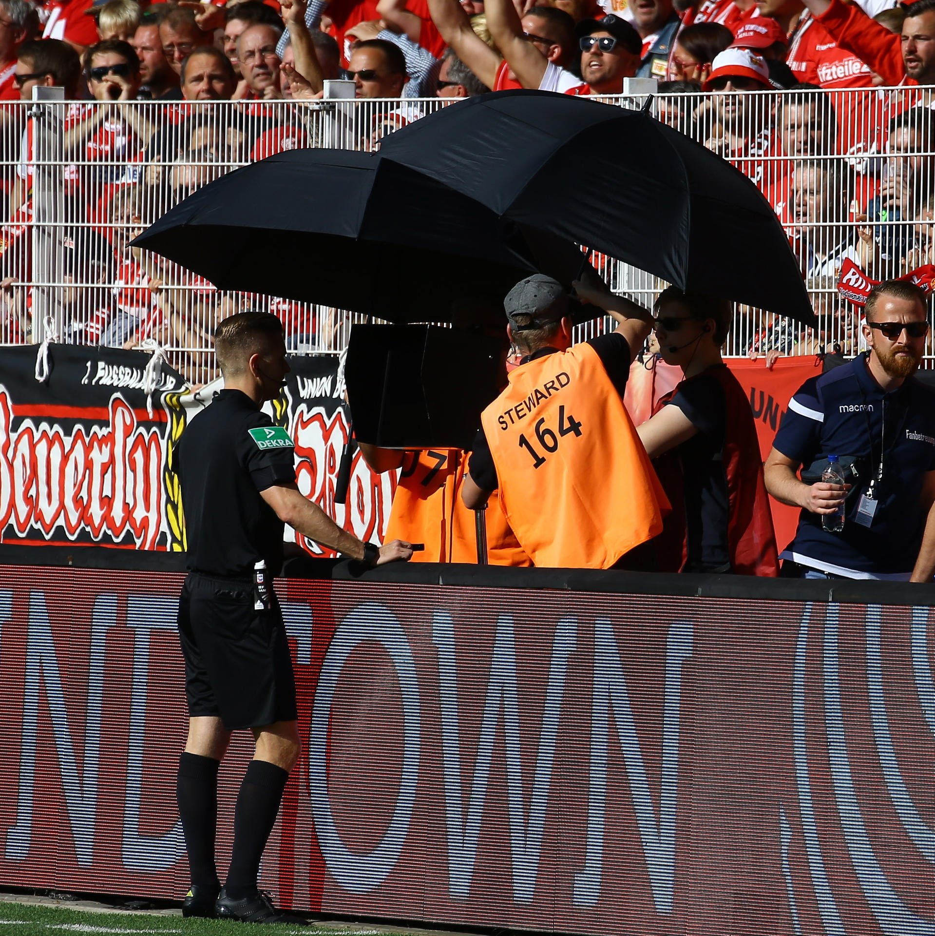 Image - Union-Kolumne: Eiserner Frust: Rote Karte für den Video-Assi