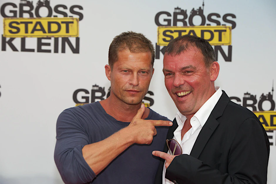 Tom Zickler (r.) posiert zusammen mit Til Schweiger