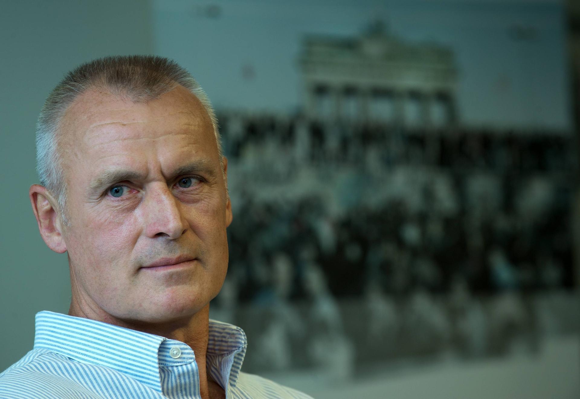 Heute ist Wolfgang Schmidt 65 Jahre alt und lebt in Berlin.