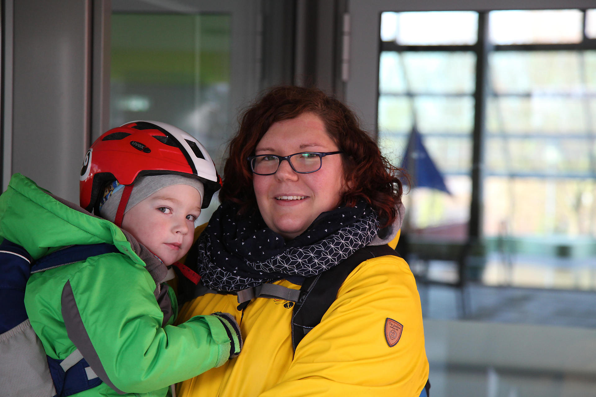 Katja Epler (29) und ihr Sohn Finn (4) wollen nach der Kita in Zukunft öfter hier schwimmen gehen. Sie waren schon vor der Schließung hier.  