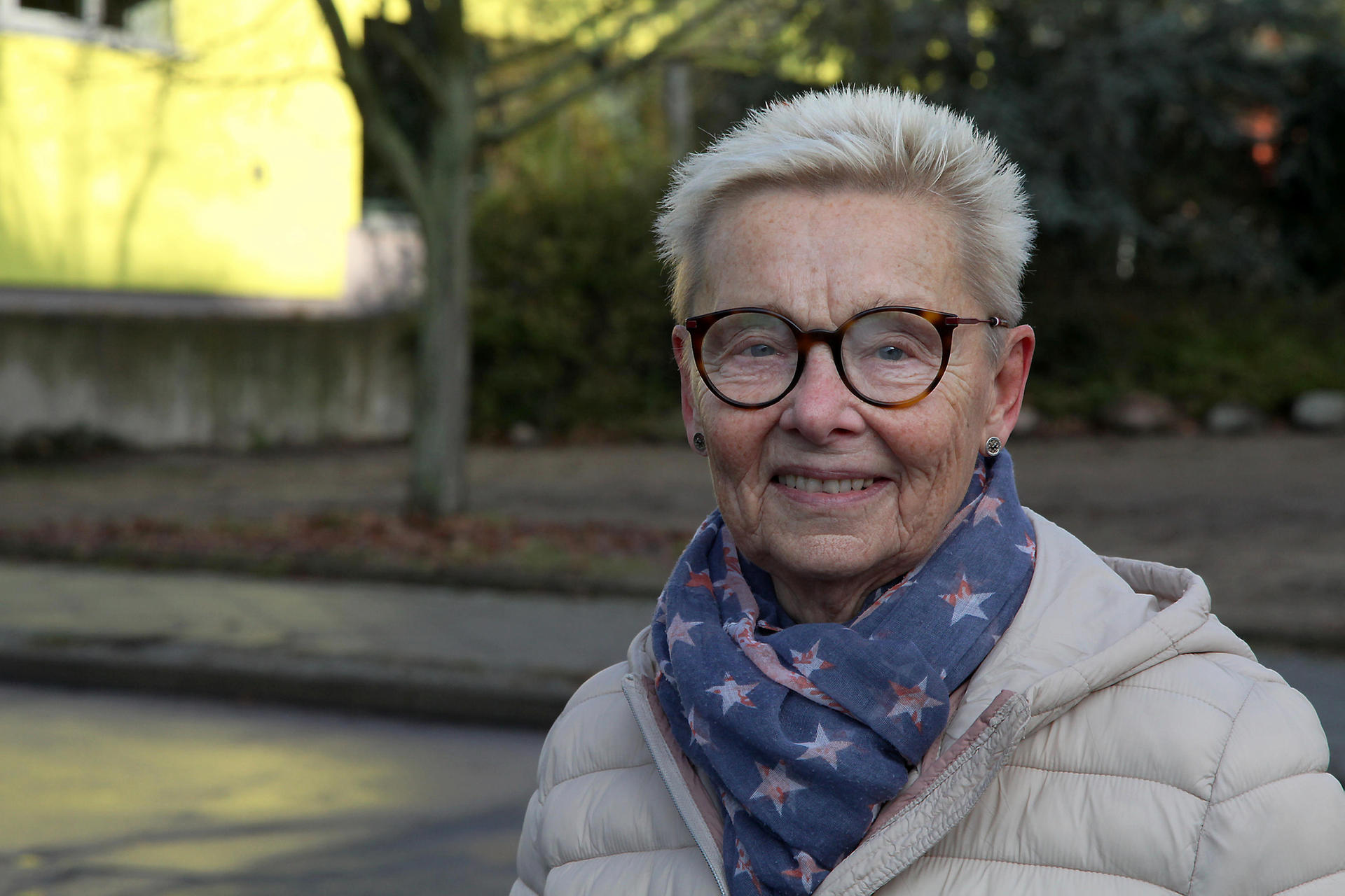 Ingrid Schulz (70) könnte in 10 Minuten Fußmarsch an der Halle sein. Sie will den Saunabereich ausprobieren. „Mal sehen, wie die Preise sind.“