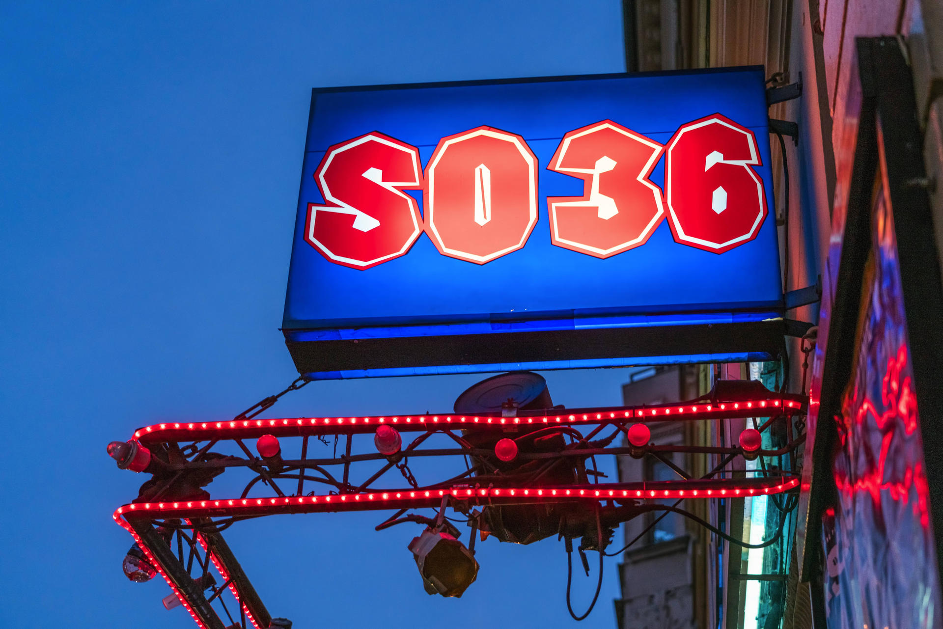 Der legendäre Punk-Schuppen SO36 feiert unter dem Motto „Kreuzberg calling“. 