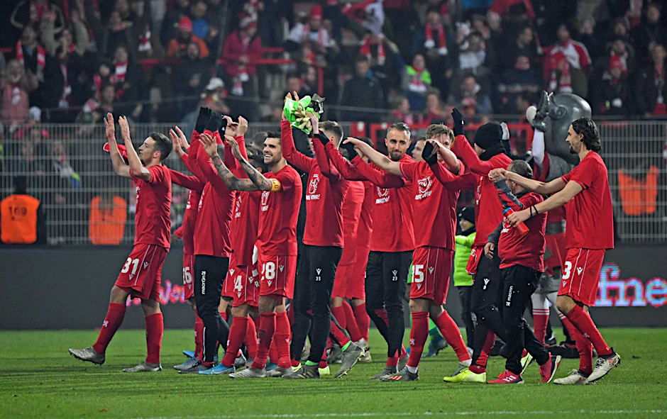 So wollen wir heute Abend einen Vorsprung von elf Punkten auf den 1.FC Köln feiern.