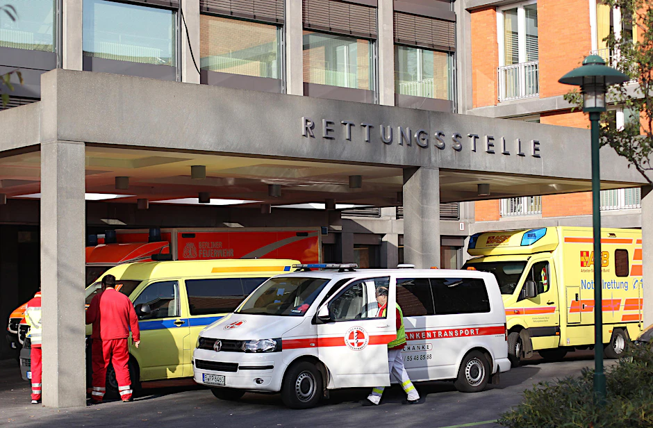 Viele Berliner laufen schon bei Bagatellfällen in die Notaufnahme einer Klinik. 