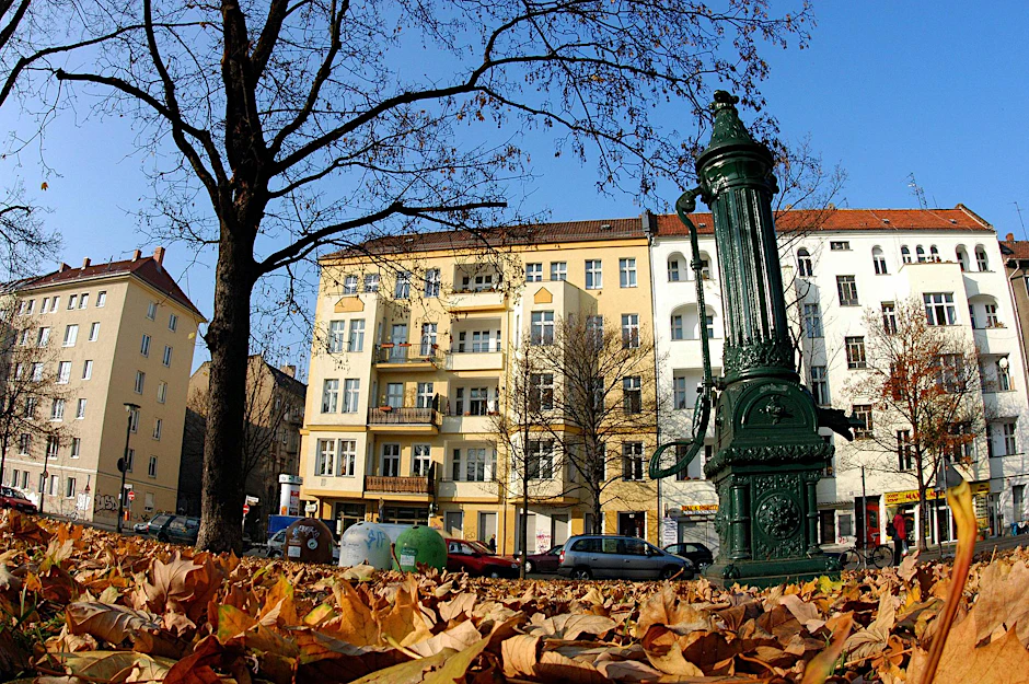 Historische Pumpe auf dem Arnswalder Platz im Prenzlauer Berg.