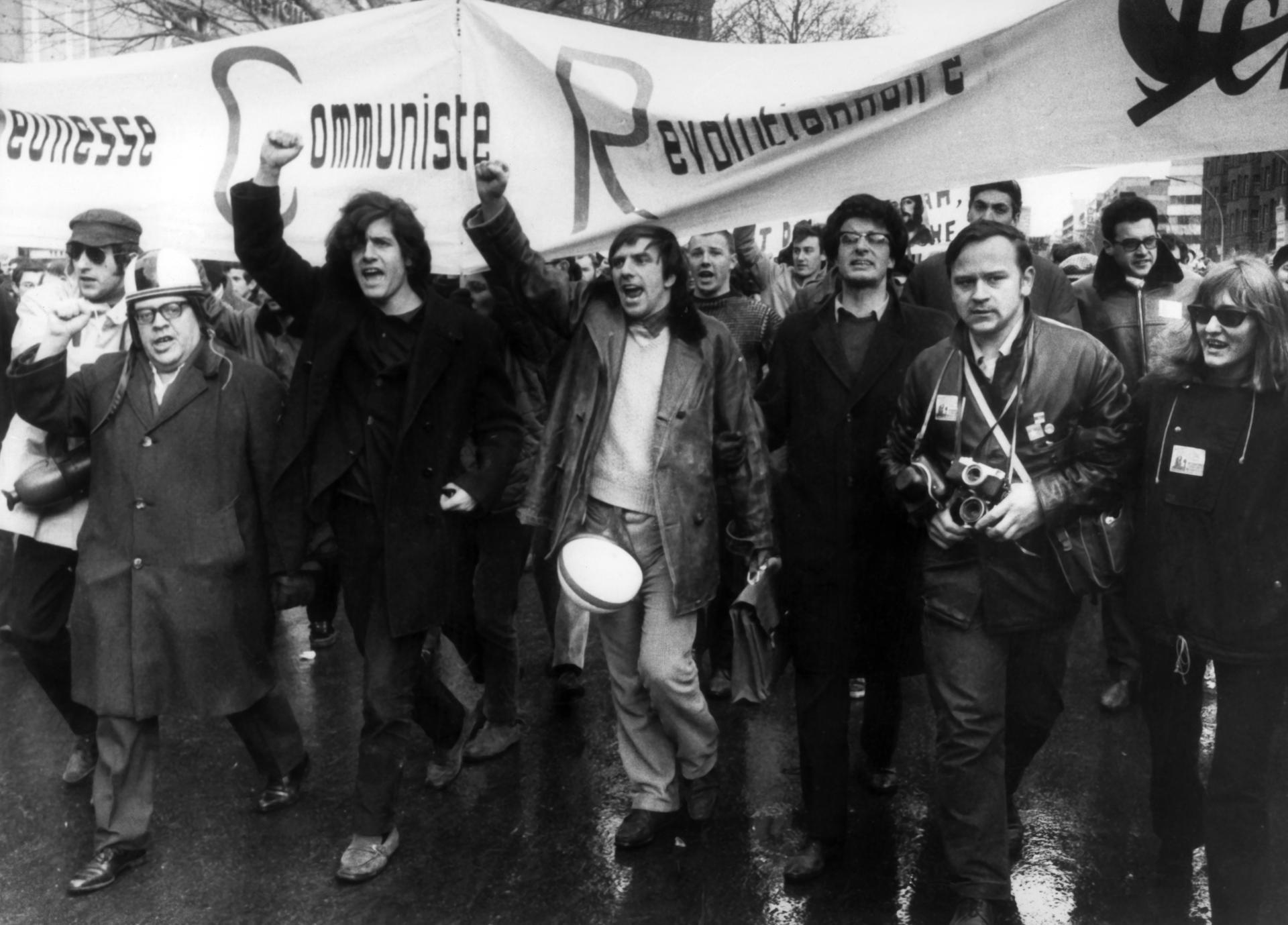 Mit erhobener Faust marschierte Rudi Dutschke 1968 gegen den Vietnamkrieg.
