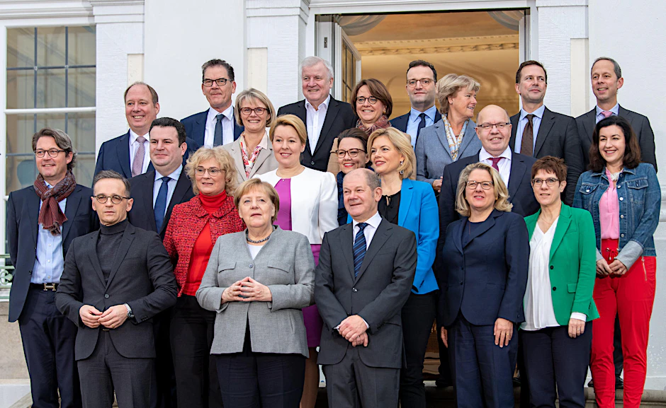 Gut gepolstert: Mitglieder des Kabinetts erhalten nach kurzer Zeit Renten, wie viele Menschen sie nicht einmal nach einem langen Arbeitsleben bekommen.