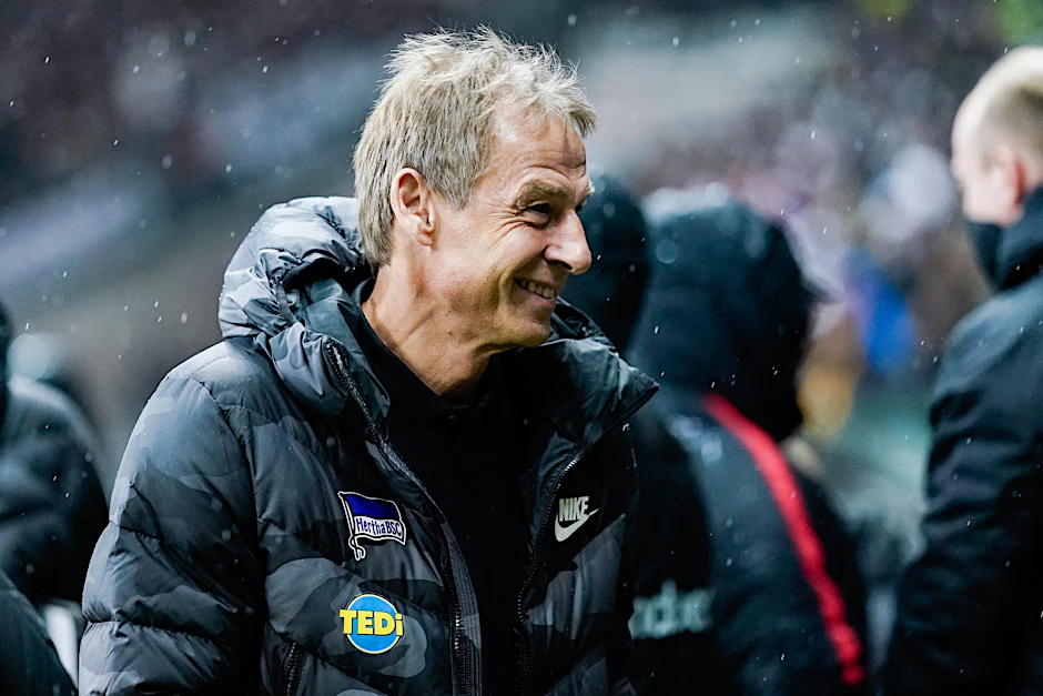 Klinsi kann sich freuen, seine Spieler können nach dem 2:2 in Frankfurt ein bisschen jubeln.