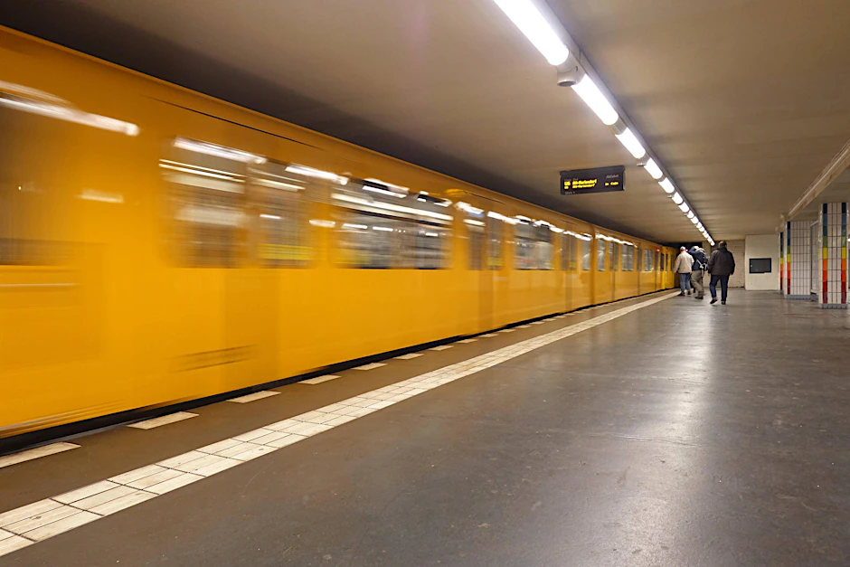 Bitte zurücktreten, der nächste Zug fährt durch! Vielleicht bald auch auf der U6.