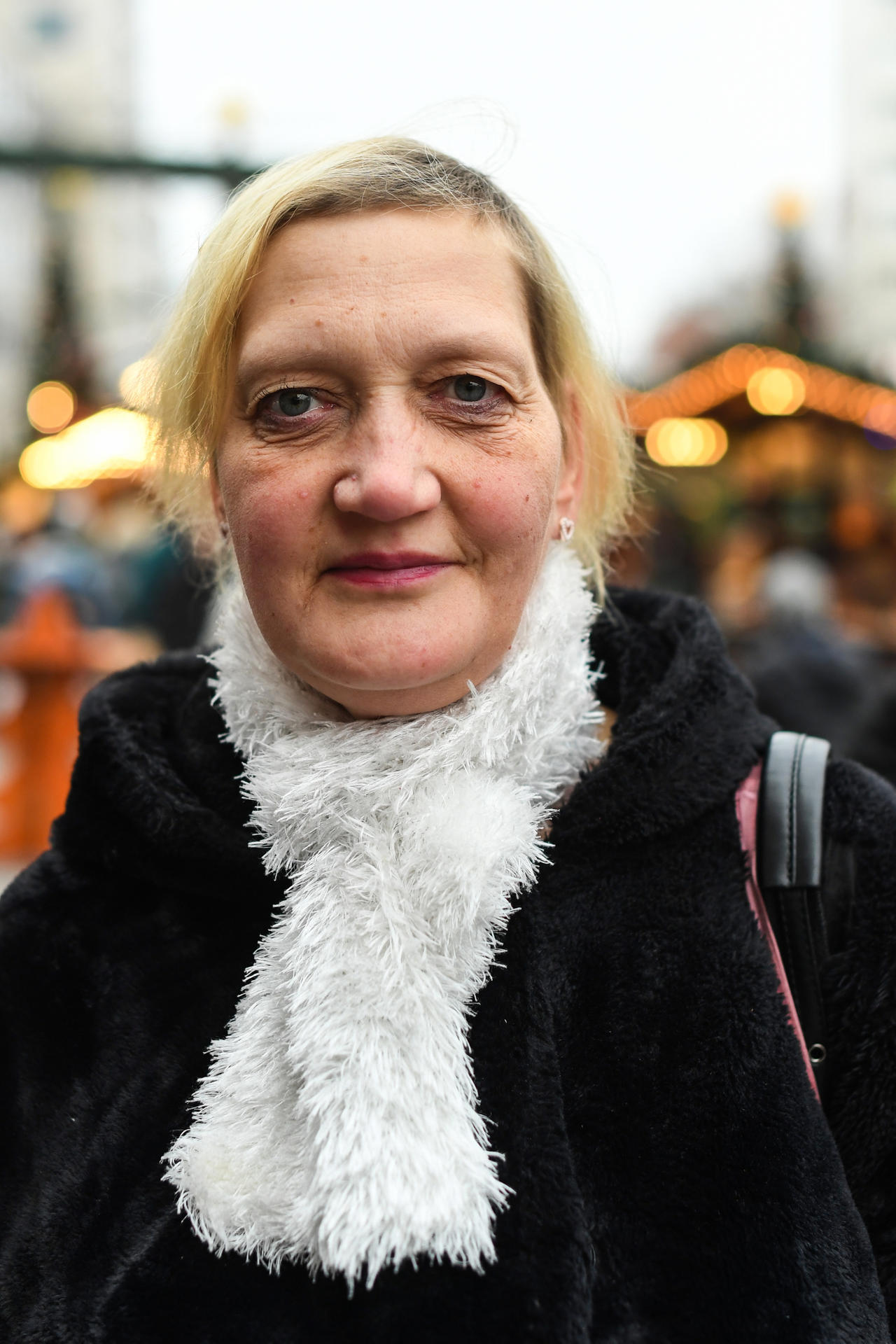 Angela Spiring (54) lässt sich nicht einschüchtern, war wieder auf dem Markt: „Mein Besuch ist auch ein Zeichen gegen den Terror.“
