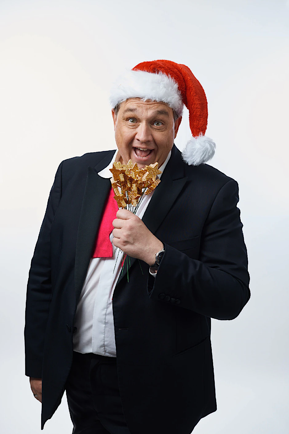 Oliver Kalkofe lädt zur besinnlich-bösen „Jubiläums“-Weihnachts-Show ins Schiller-Theater.