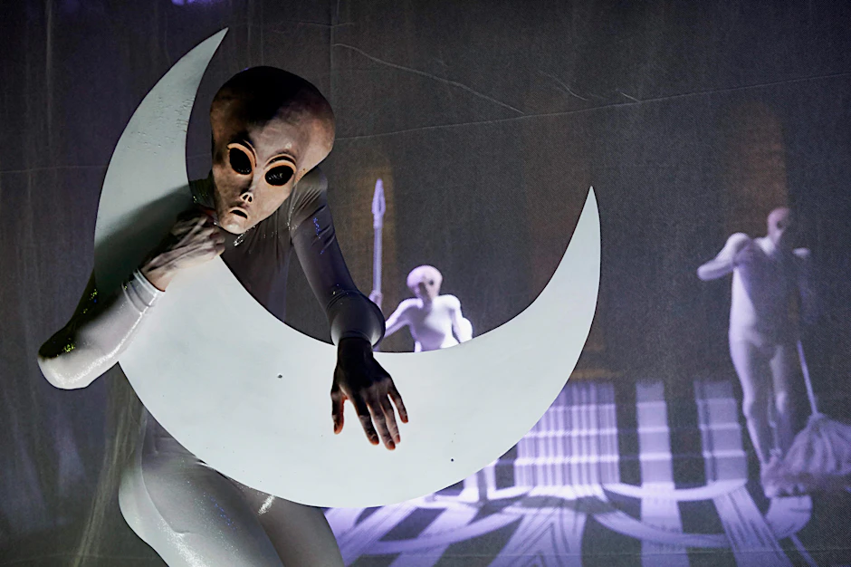 Die Aliens sind unter uns: In der Volksbühne erzählen sie von Salomes Begierden.