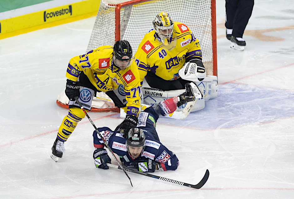 Sebastian Streu und die Eisbären unterliegen Krefeld.