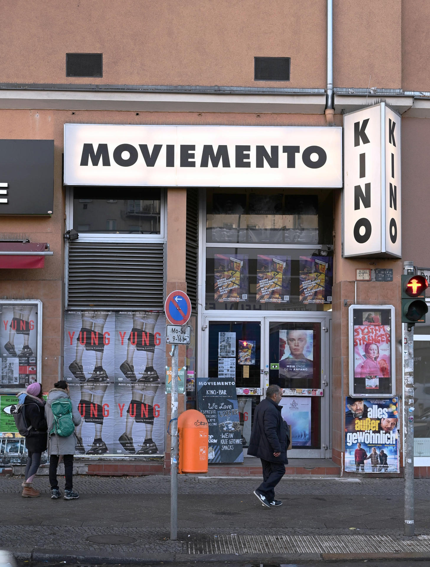 Der Eingang zum Independent-Kino ist bescheiden, Glamour gibt’s nicht.