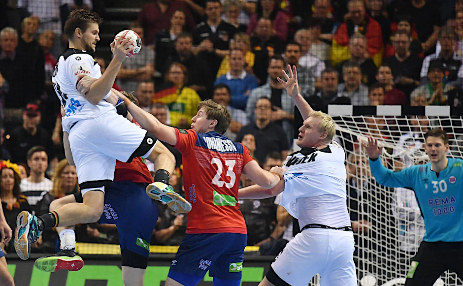 Einmal noch alles raushauen: Rückraum-Ass Fabian Böhm (l.) ist ganz heiß auf Bronze.