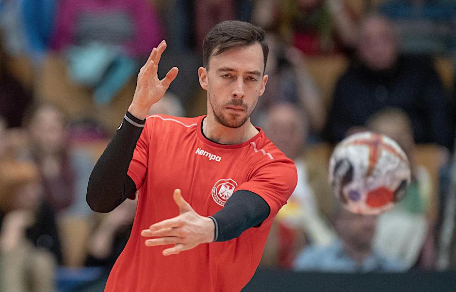 Patrick Groetzki dreht nicht nur den Ball, sondern auch an den Musikreglern.