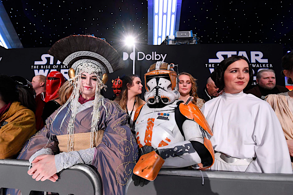 Zur Premiere in Los Angeles kamen Fans in „Star Wars“-Kostümen ...