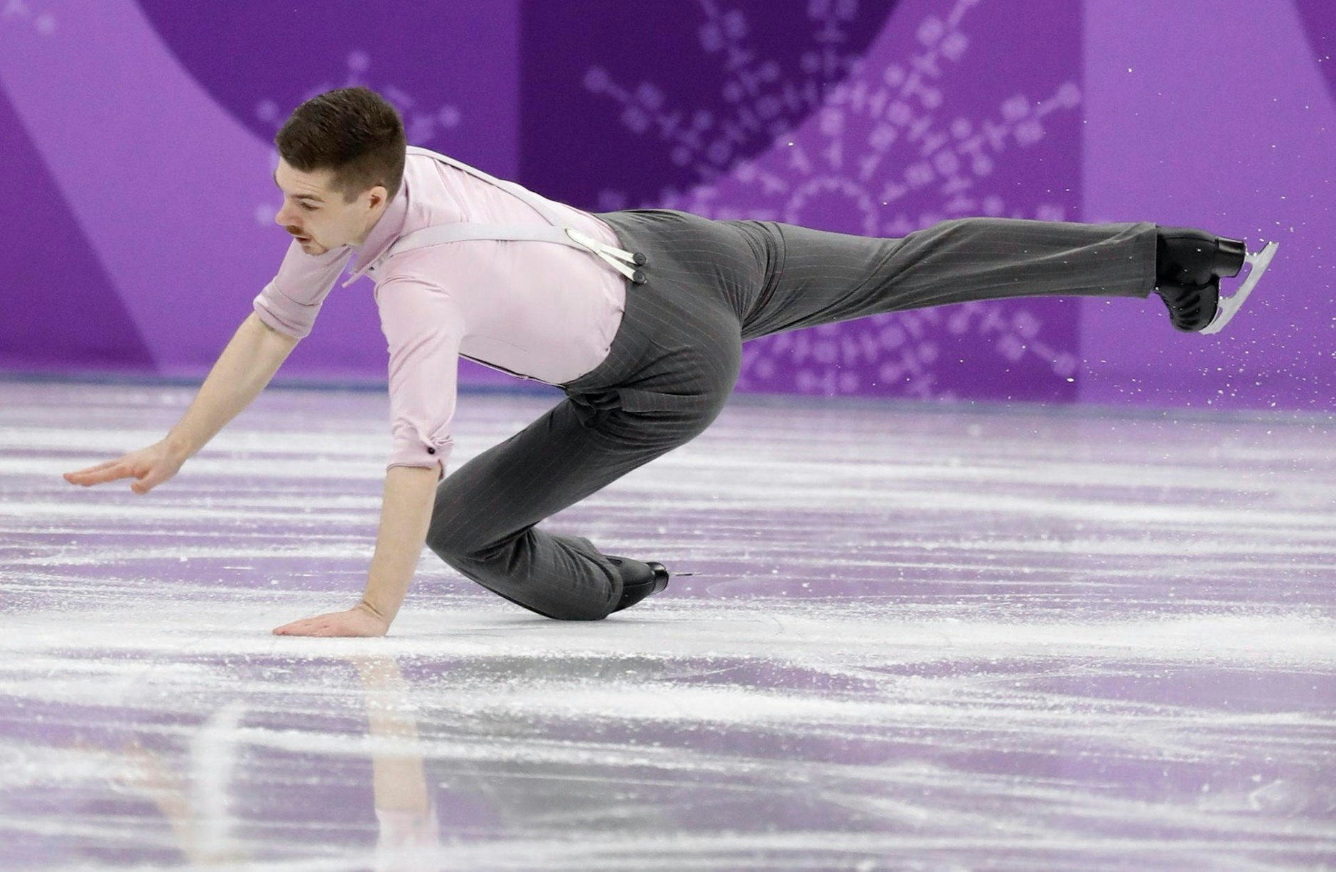 Olympia 2018 Berliner Eiskunstläufer Paul Fentz stürzt