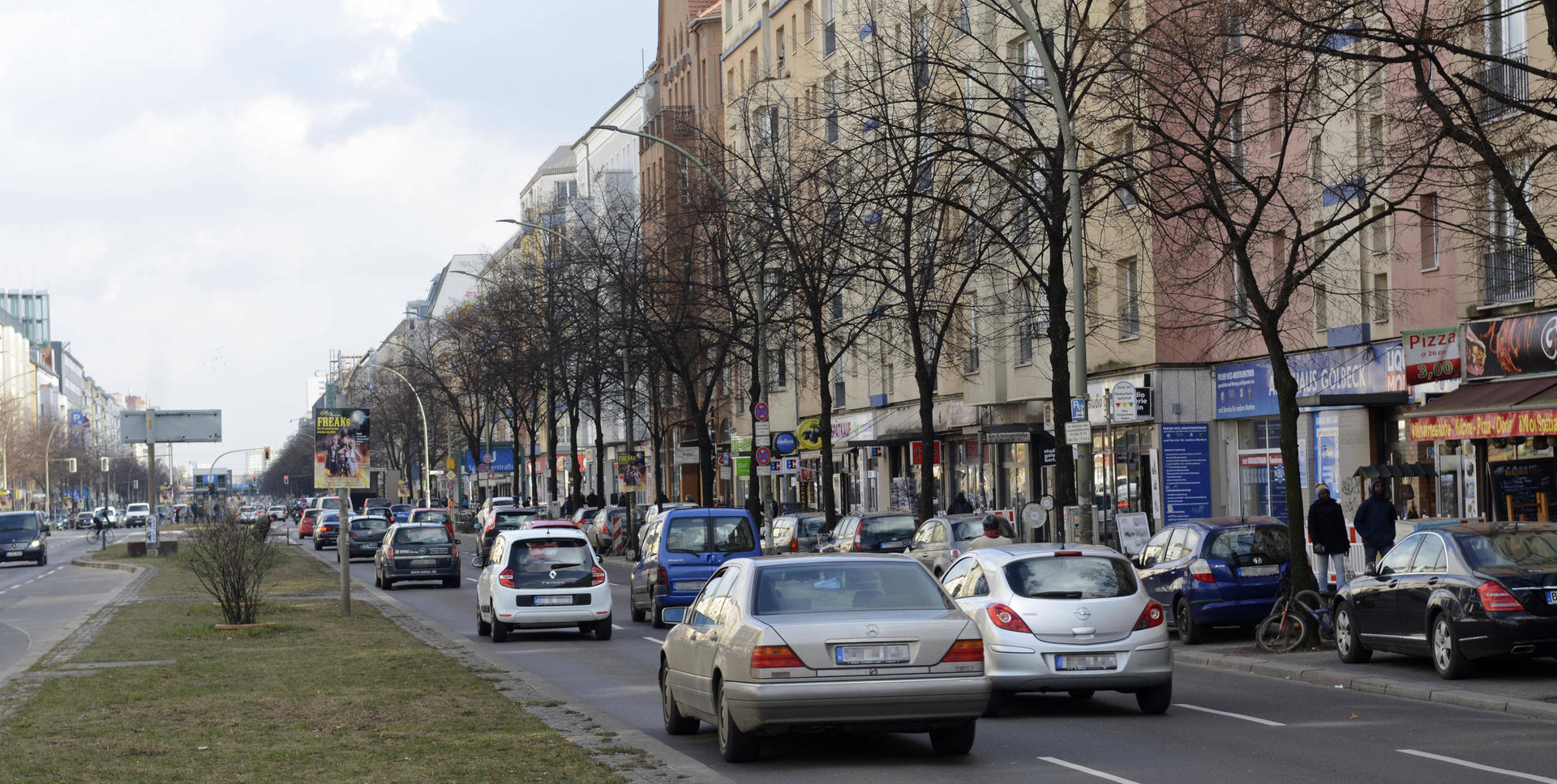 Noch ist auf der Frankfurter Allee Tempo 50 erlaubt. Bezirkspolitiker wollen auch dort nur noch Tempo 30.  