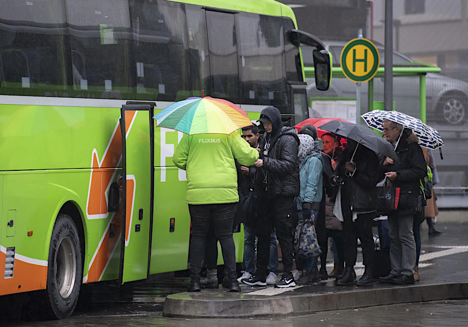 Bei Fahrgästen ist der grüne Flixbus beliebt. Doch die Pünktlichkeit könnte besser sein.