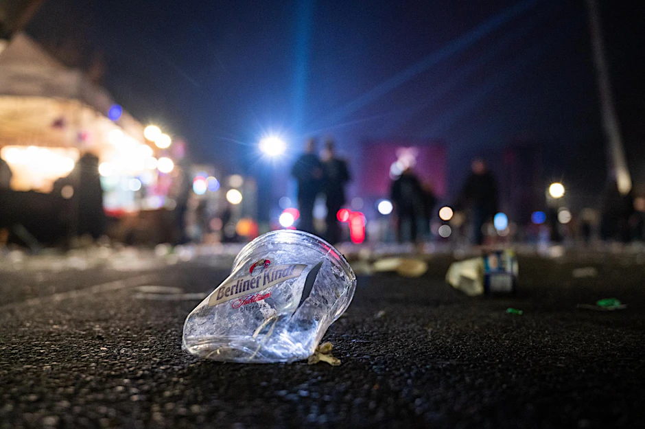 Kehraus nach der Silvesterparty am Brandenburger Tor.