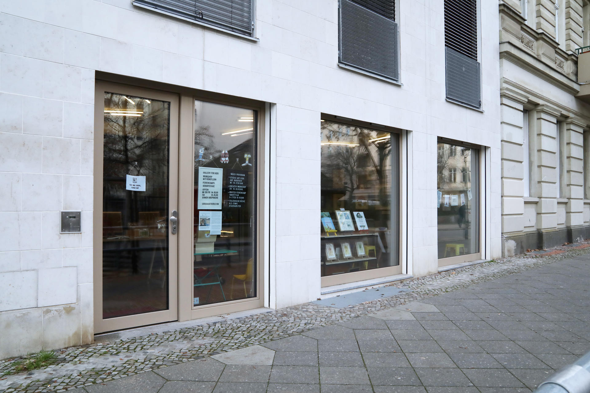 Außen unscheinbar, innen bunt: die Galerie in der Sesenheimer Straße 7.