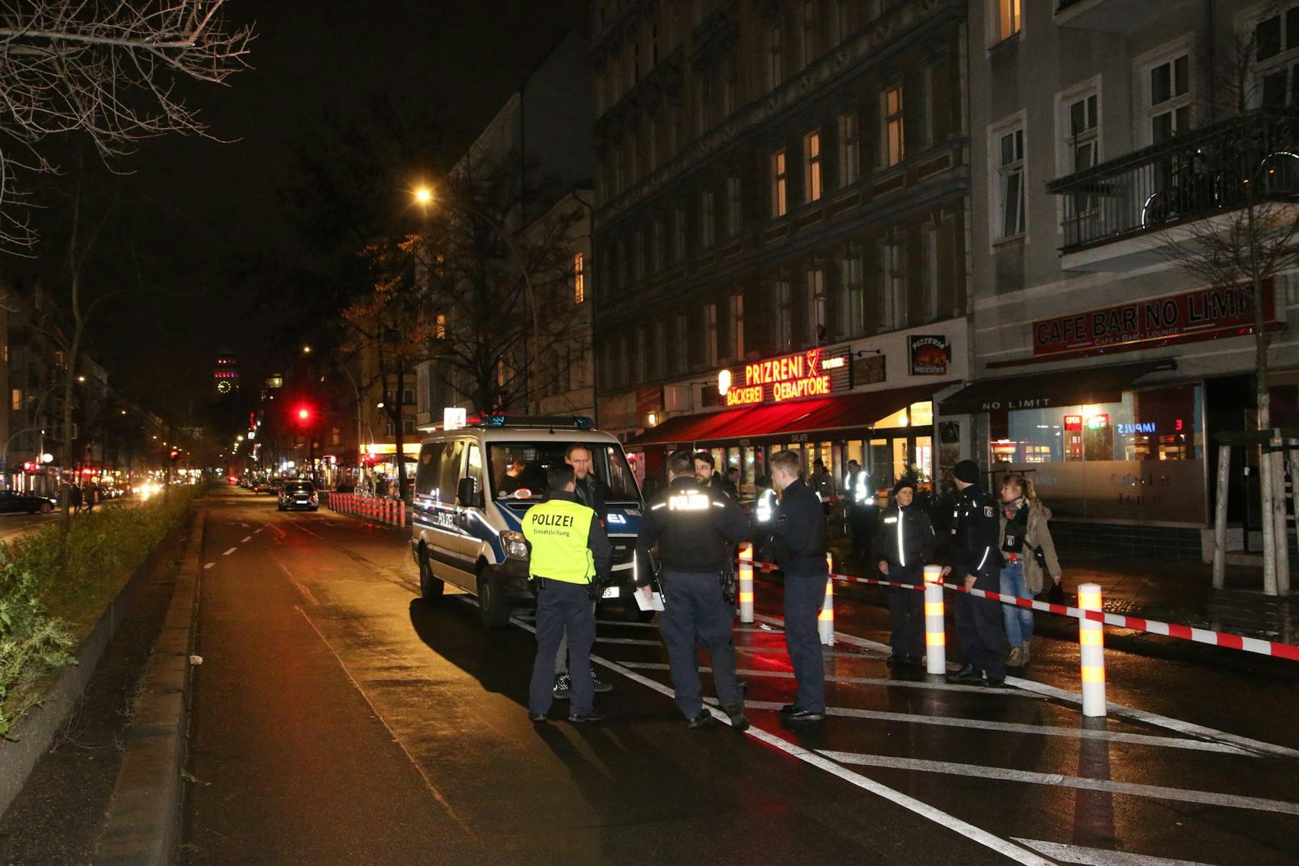 Drama In Berlin Neukölln Schüsse Auf Café Mitarbeiter In Lebensgefahr - dozln49
