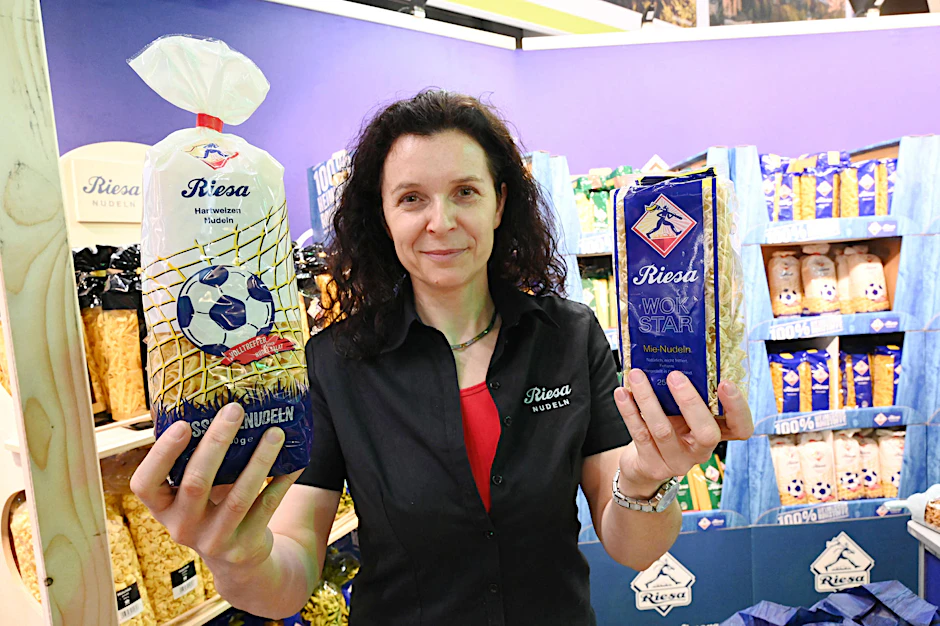 Neues aus Riesa: Beate Lehmann zeigt Fußball-Nudeln und Wok-Pasta für Asia-Gerichte.