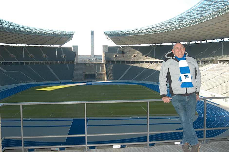 Helmut Friberg (63) fiebert seit 1973 mit Hertha BSC – im Olympiastadion und auswärts. 