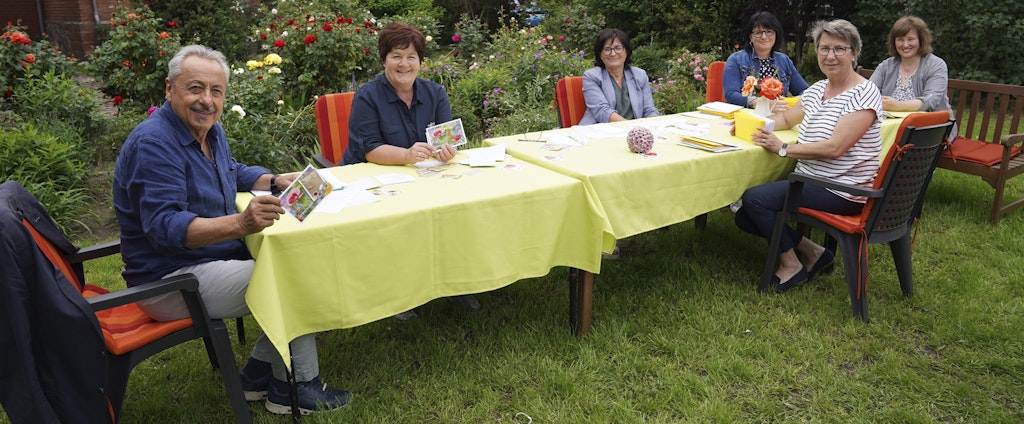 Sybille Klug (l.) und einige Landfrauen. 